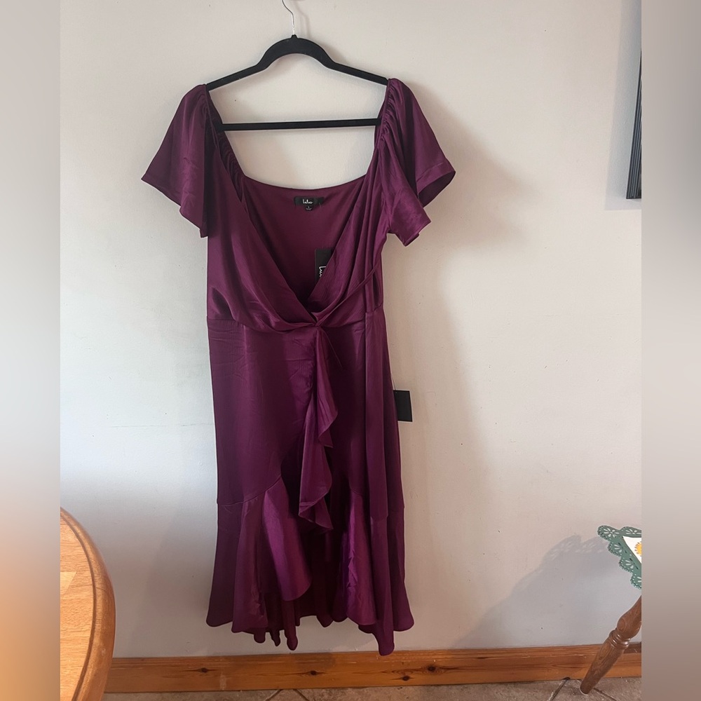 Lulu’s Burgundy Flutter Sleeve Knee Length Cocktail Wrap Dress Size Large NWT